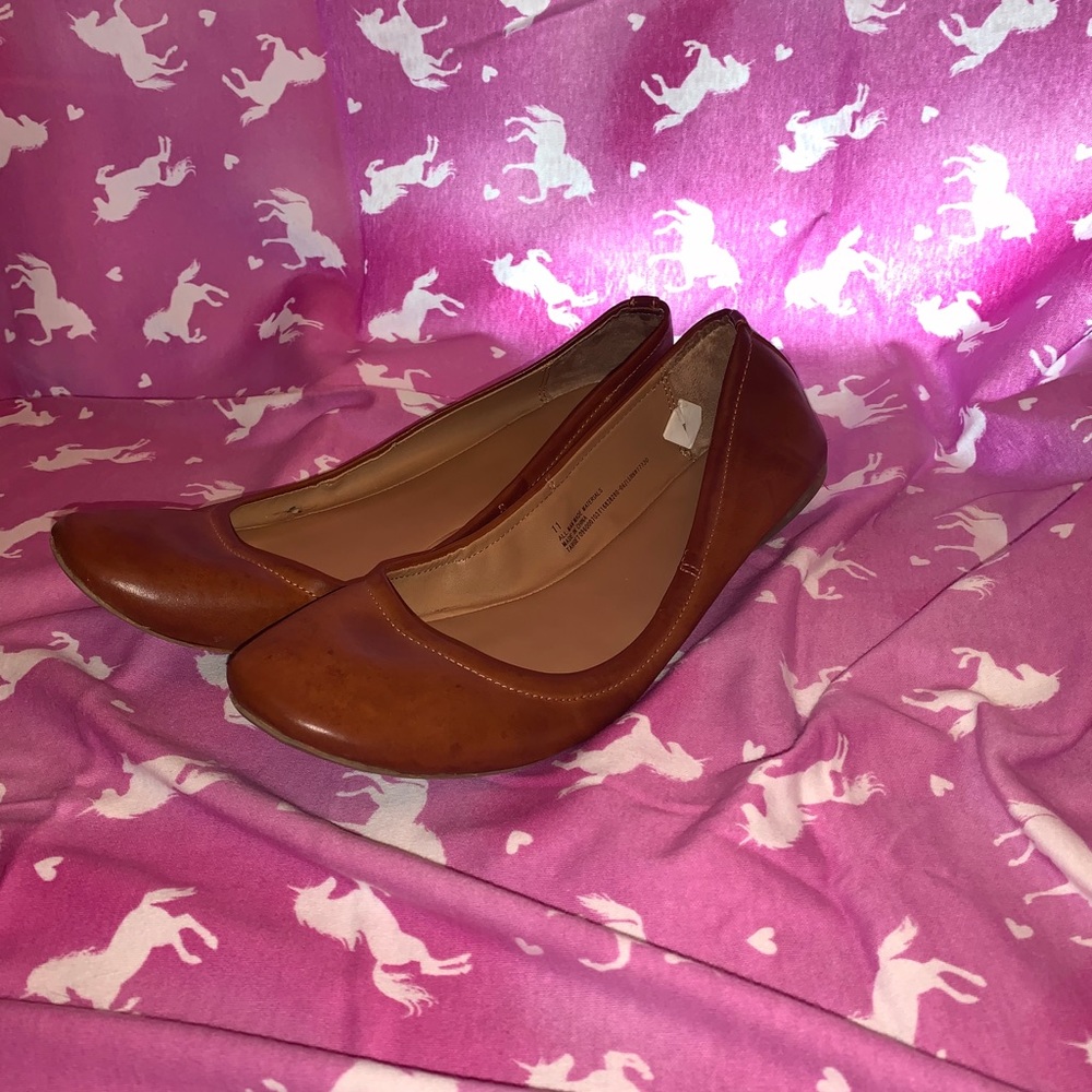 Mossino tan flats